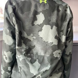 REVERSEABLE Under Armour half zip fleece pullover